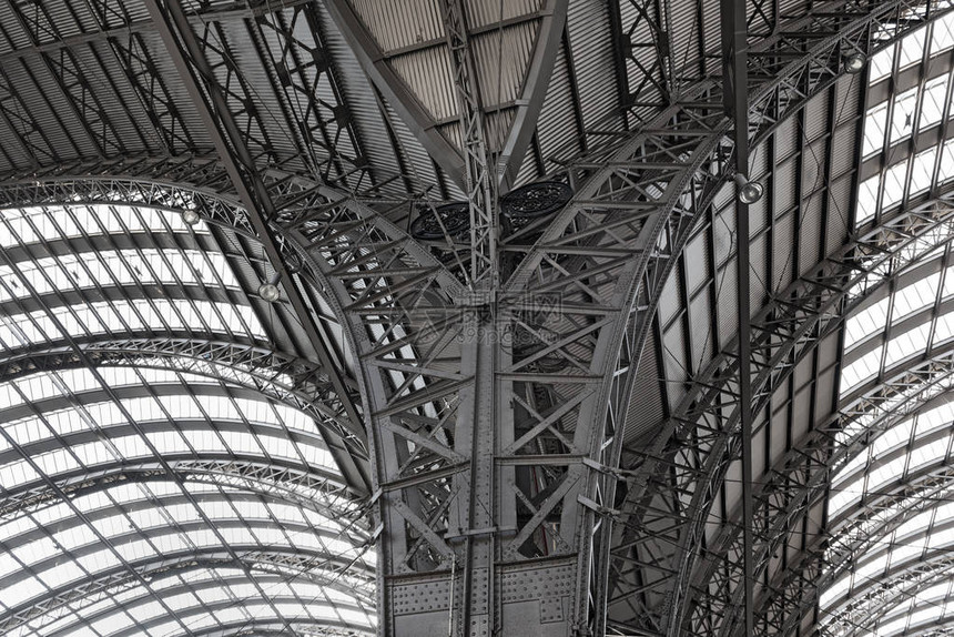 中央车站主楼顶的铁屋顶建筑法兰克福图片