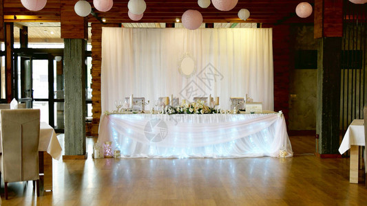 婚礼的精美餐厅室内餐桌装饰图片