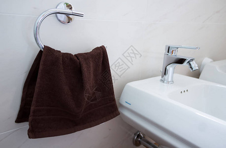 浴盆和毛巾在浴室私密卫生和纯洁的概念干图片