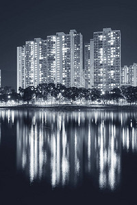 香港市高楼住宅大楼夜间办图片