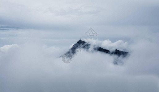 美丽的风景与Kitzbuhel山峰图片