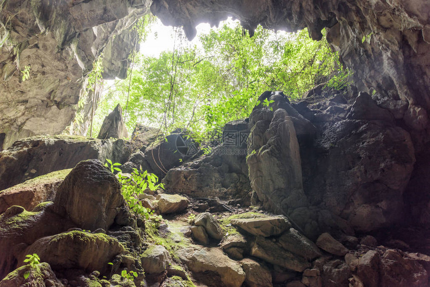 从越南PhongNhaKeBang公园的天山洞欣赏美丽的景色天山洞是亚洲著图片