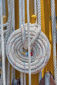帆船绳索和桅杆细节图片
