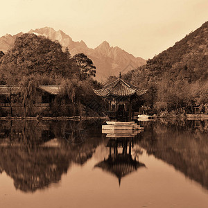 云南丽江的黑龙池图片