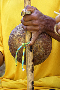 巴西音乐器称为birimbau背景图片