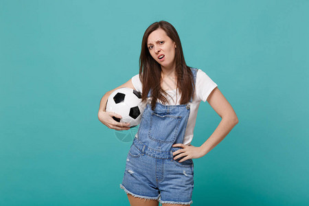 厌恶失望的年轻女孩足球迷支持最喜欢的球队图片