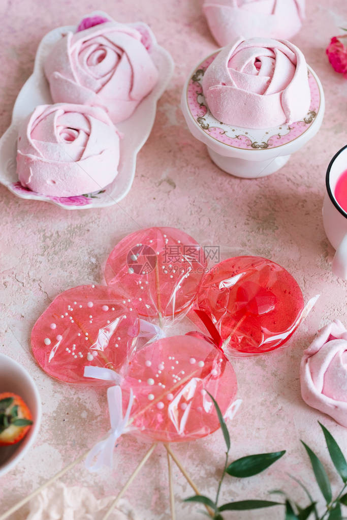 玫瑰形状的粉红自制糖果和图片