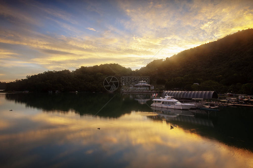 清晨在南图的太阳月湖TunMoonLake图片