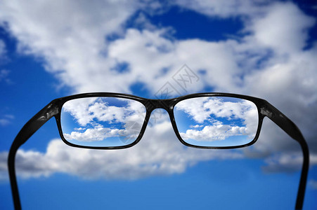 眼镜视觉概念天空图片