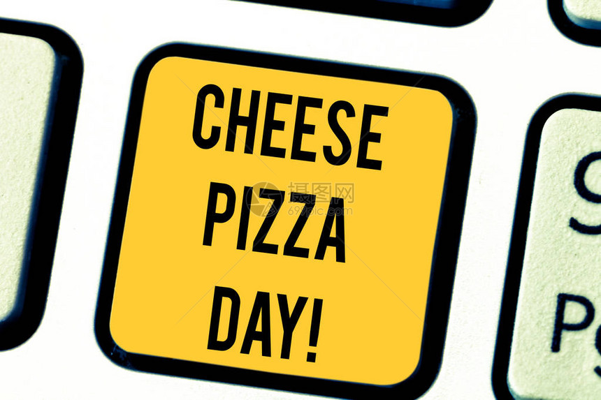 显示奶酪比萨日的文字符号概念照片日期开始希腊人用油草和奶酪覆盖面包键盘意图创建计算机消息图片