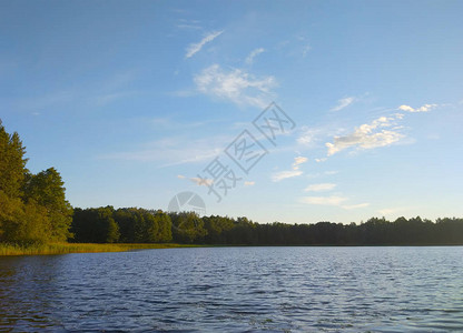 与湖的夏天风景图片