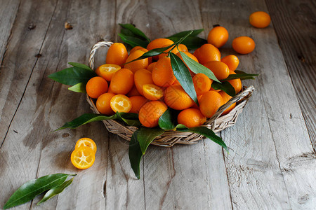 灰色背景的Kumqu图片