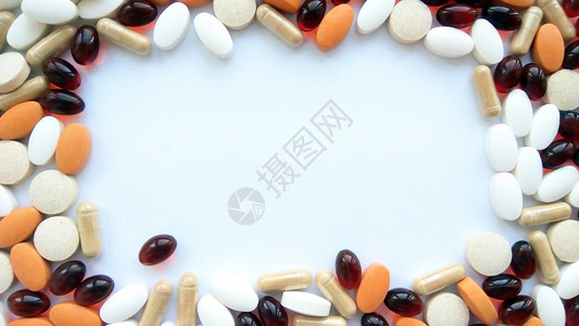 药房主题保健治疗药物和药物的药物处方白色背景中的药物丸图片