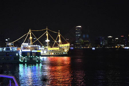 上海之夜船只图片