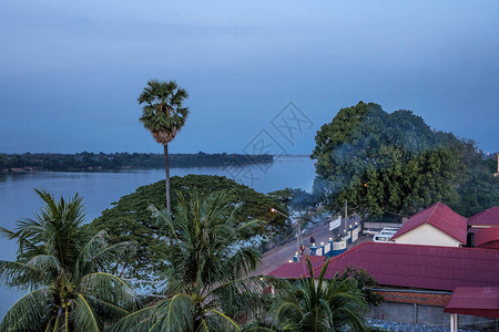 老挝湄公河的上丁市与柬埔图片