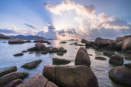 夕阳下的海滩广东的风景背景图片