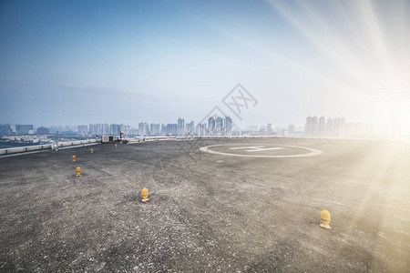 广州的直升机场和天际线图片