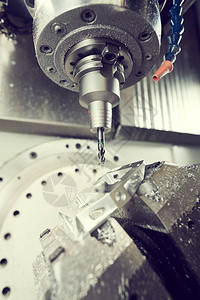 通过在现代CNC机器上用碳化物加插的切割机碾磨切割机图片