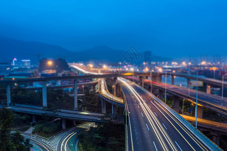 重庆市城市天线和繁忙的高速公路图片