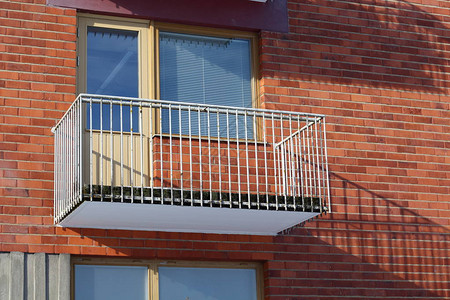 欧式红砖房立面阳台图片