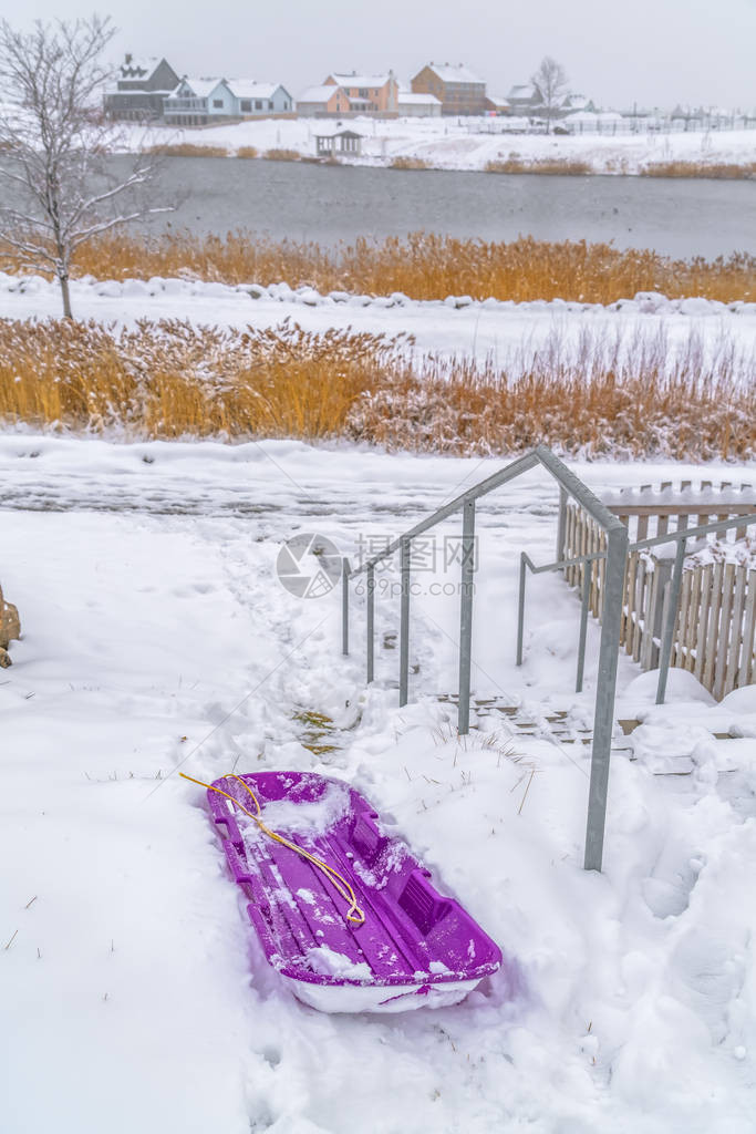 犹他州黎明的雪覆盖景观图片