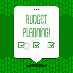 显示预算计划的书写笔记展示收入和支出的财务规划评图片