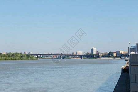 俄罗斯乌姆斯克伊尔提什河岸列图片
