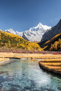 夏娜多吉山最后的香格里拉秋天在亚丁自然保护图片