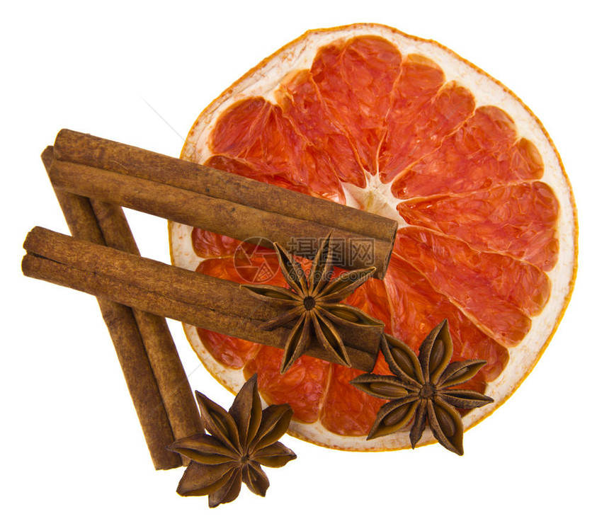 葡萄柚和肉桂隔离在白色背景图片