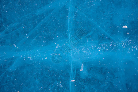 Baikal湖中纯蓝色冰图片