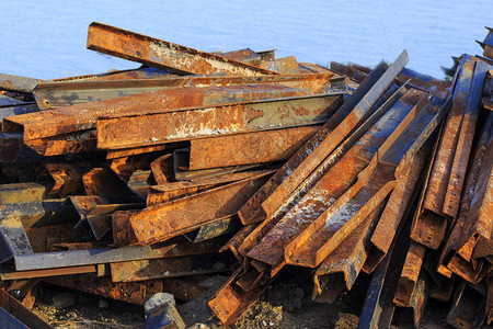 Rusty钢铁金属棒图片