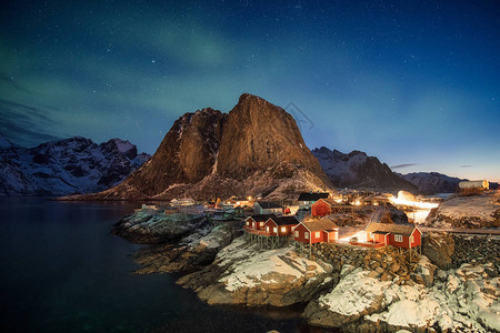 挪威Lofotten岛Hamnoy渔村图片