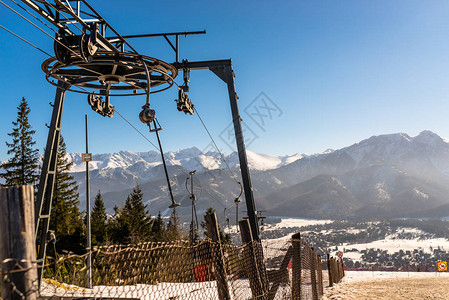 滑雪电梯的装置图片