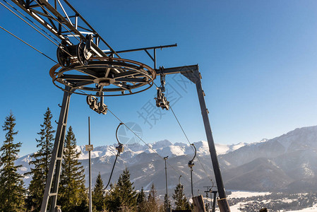 滑雪电梯的装置图片