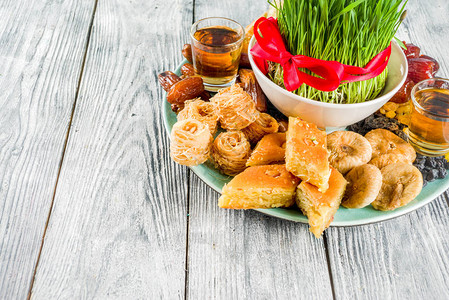 庆祝诺鲁孜节日的甜食和治疗baklava各种干果坚果种子木本底绿图片