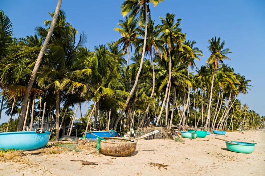 风景棕榈和天空堂热带海岛滩渔夫越南图片