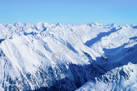 奥地利蒂罗尔州齐勒河谷的辛特图斯冰川滑雪胜地景观图片