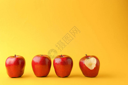 以彩色背景为主题的全类小苹果中有图片
