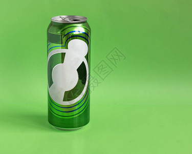 铝可以使用绿色彩背景回收概念饮料图片