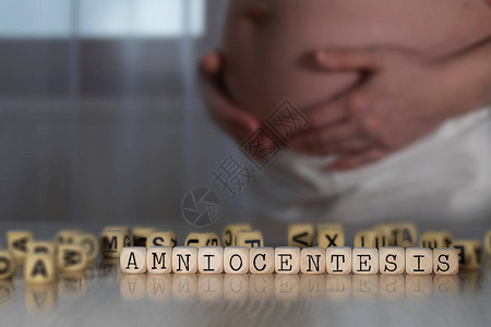 AMNIOCENTESSE由木字母组成图片