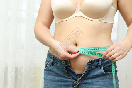 DietFat女孩测量腰围健康问题图片