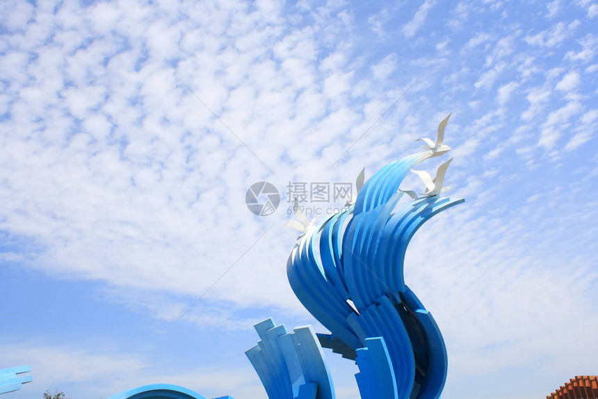 冲浪雕塑中的海鸥图片