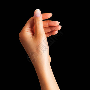 女人手握着两根手指印在黑色背景上的东西与图片