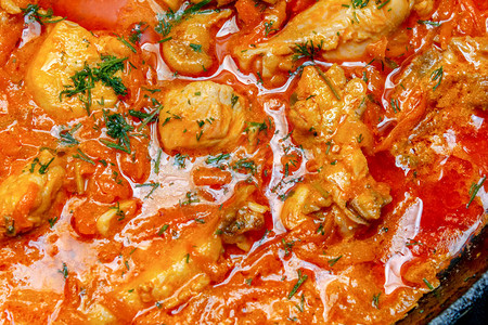 番茄酱鸡肉一盘鸡肉一盘西红柿里的鸟番茄酱配肉片颜色食物图片