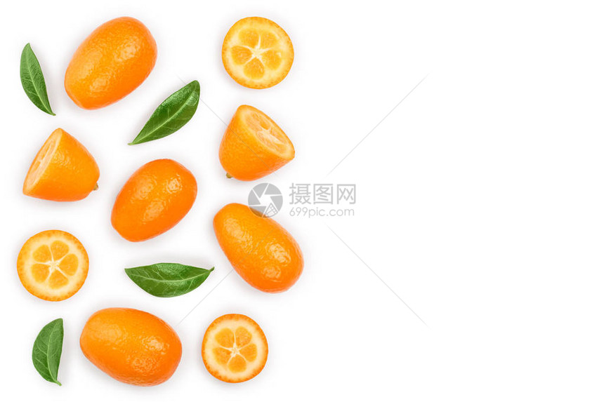 金橘或金橘与一半隔离在白色背景与复制空间为您的文本图片
