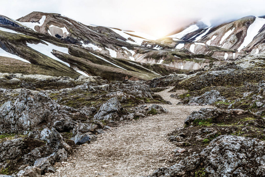 Landmannalaugar在冰岛北欧洲高地的超现实自然风光景观美丽多彩的地形以夏季徒步探险和户图片