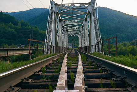 铁轨铁路桥梁铁路在山图片