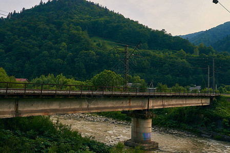 铁轨铁路桥梁铁路在山图片