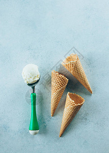 冰淇淋汤匙加华夫饼面条图片