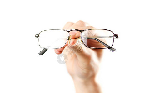 手拿着眼镜来修正视力图片